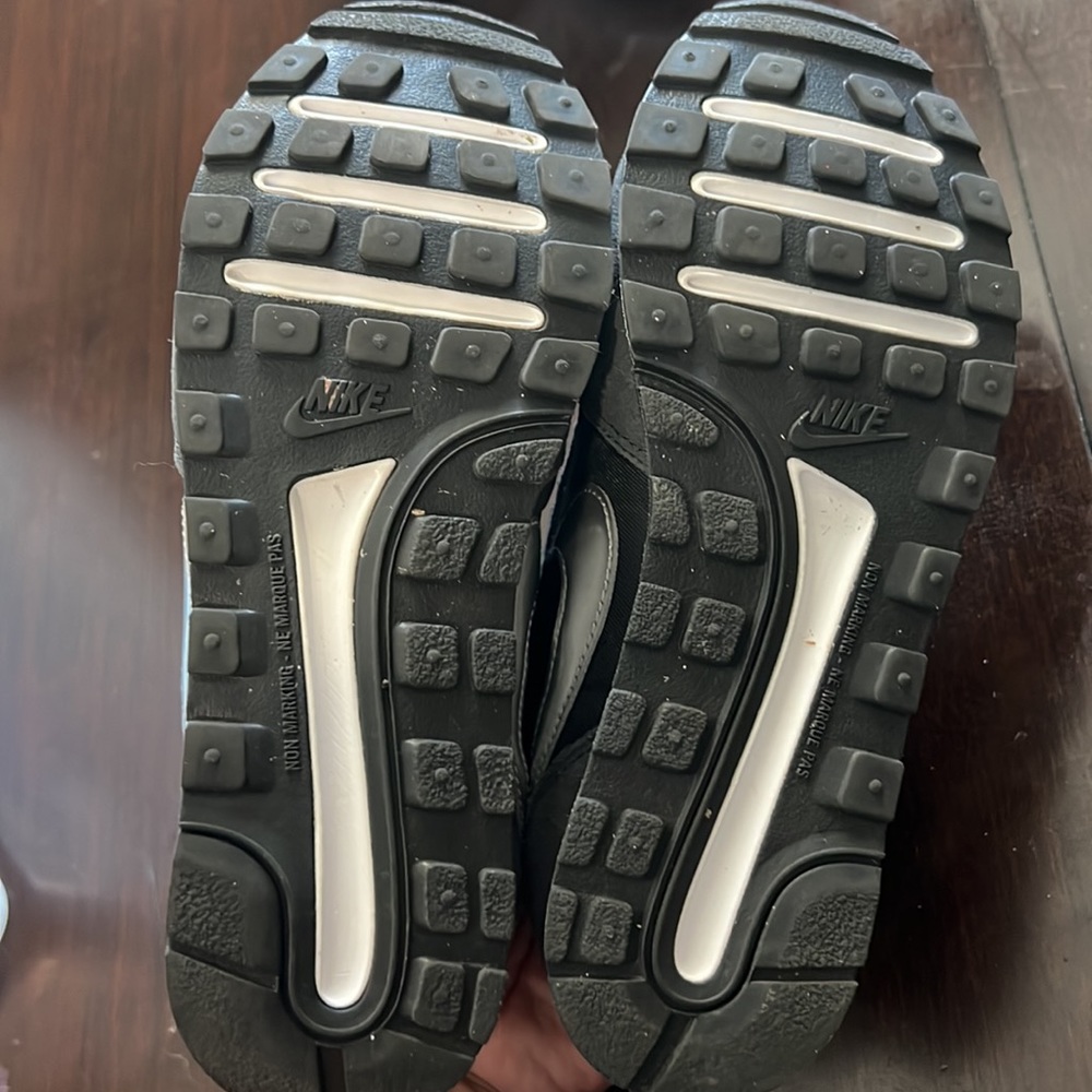 Kids Nikes - Picture 6 of 9